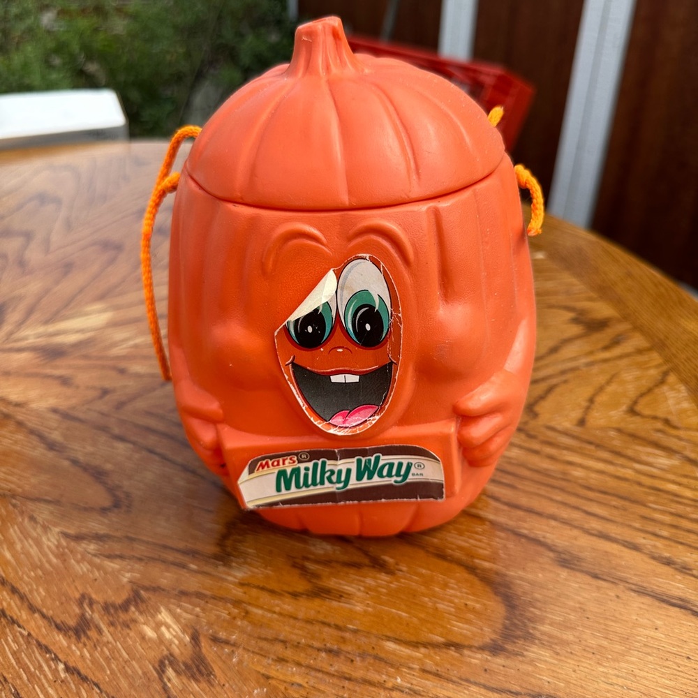 1989 Mars Milky Way Trick-O-Treat Bucket